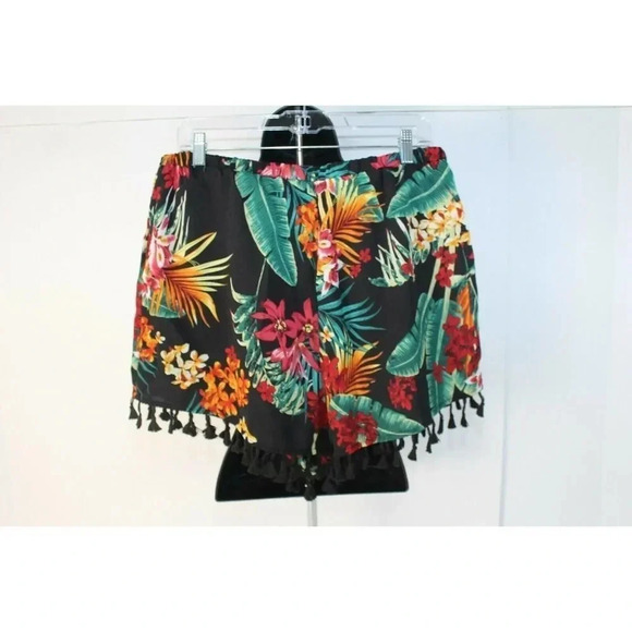 ladies SHEIN shorts NWOT size M - Picture 1 of 3